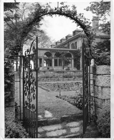 Harkness Memorial Park Offers a Glimpse into Early 20th Century Wealth - Connecticut History  a 